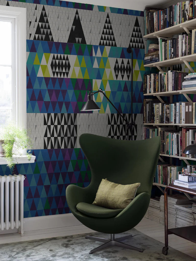 The graphic mural wallpaper Pythagoras is based on a textile of the same name, designed in 1952 by Swedish architect Sven Markelius, also known as Mr Funkis.