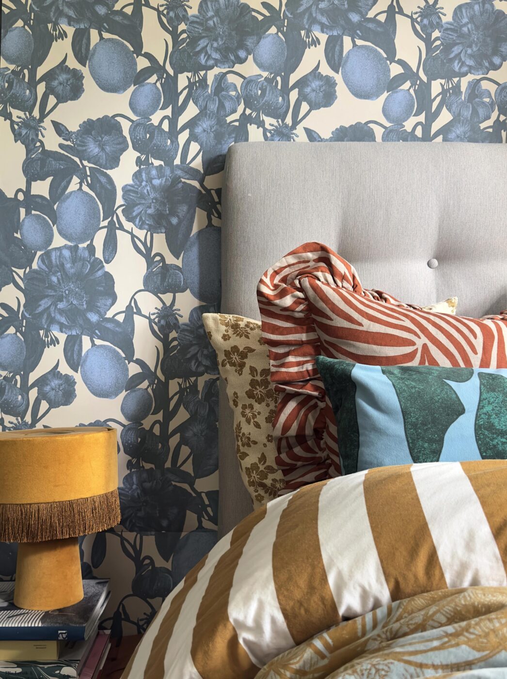 Studio Lisa Bengtsson style with a small insect hidden among the lush plants. Now the pattern is also available as wallpaper in wonderfully magical blue and a green tone.