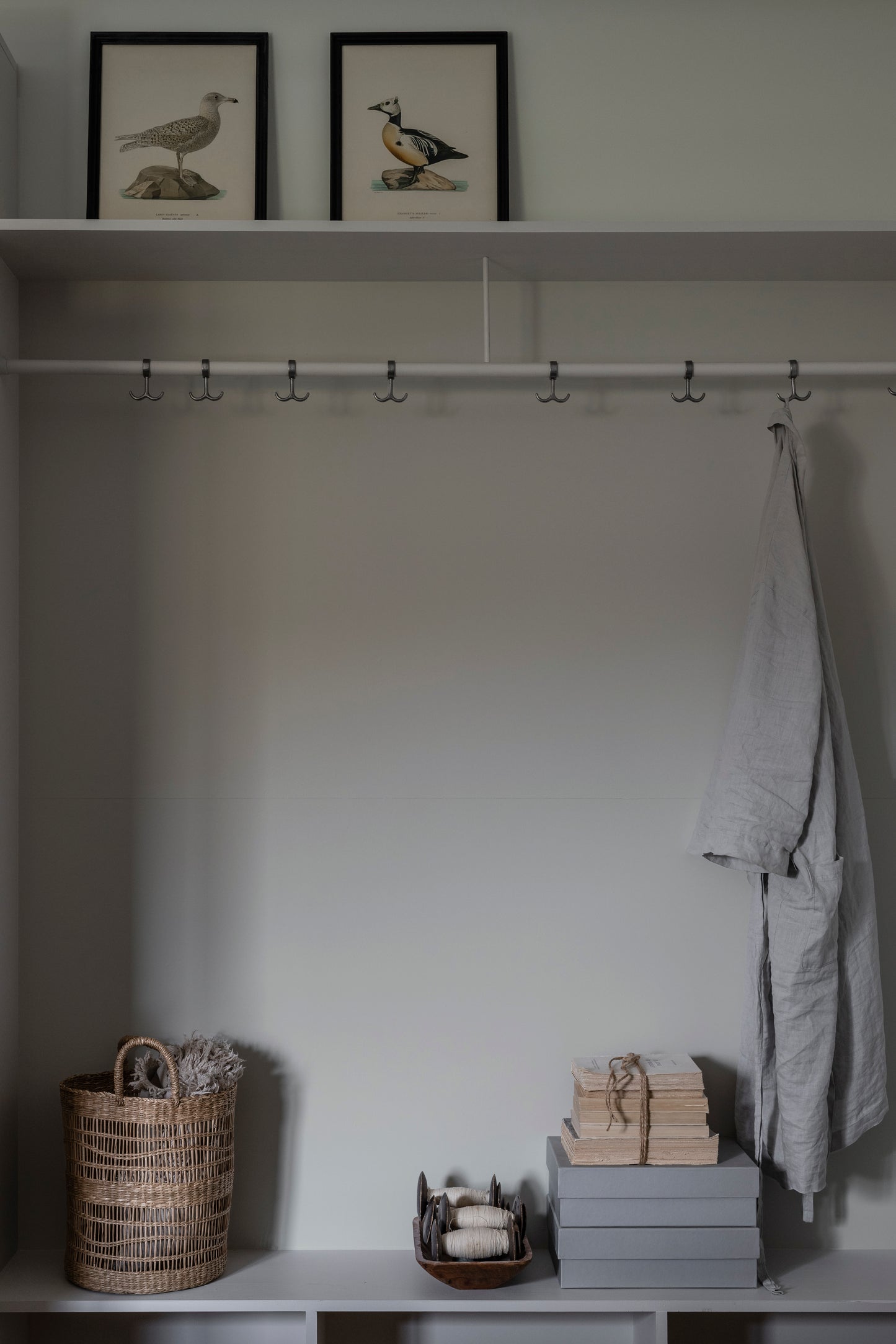Solid-colored, smooth QuickUp wallpaper that is easy to install.