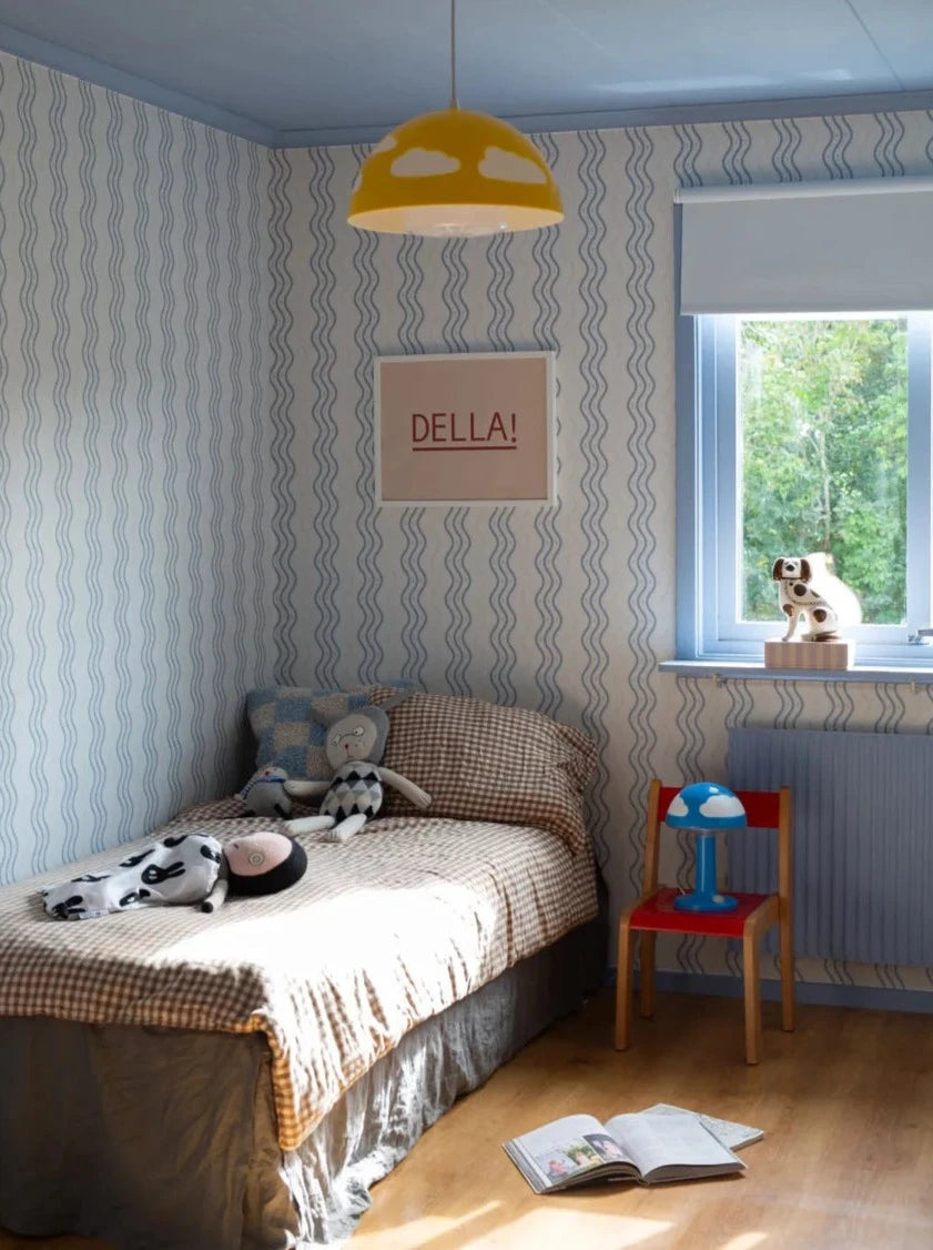 In collaboration with designer Johanna Bradford, we have developed this bold striped wallpaper design that is both unique, has a slightly humorous tone, and looks very stylish on the wall. 