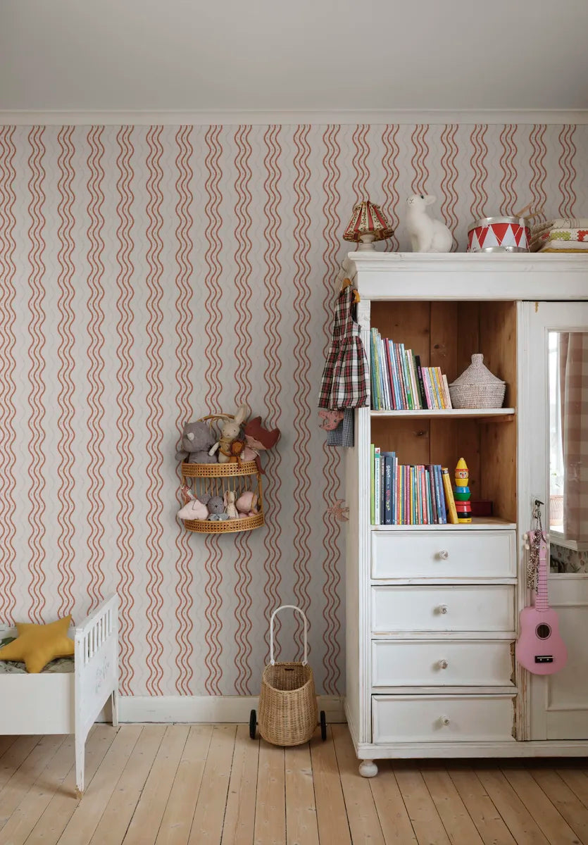 In collaboration with designer Johanna Bradford, we have developed this bold striped wallpaper design that is both unique, has a slightly humorous tone, and looks very stylish on the wall.