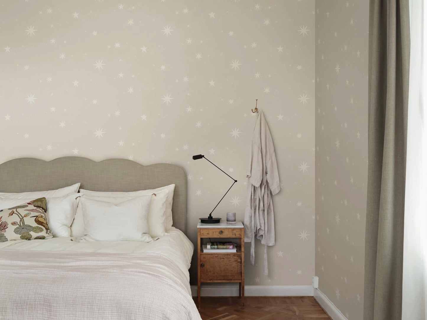 The color scheme Sandstone comes in soft beige.