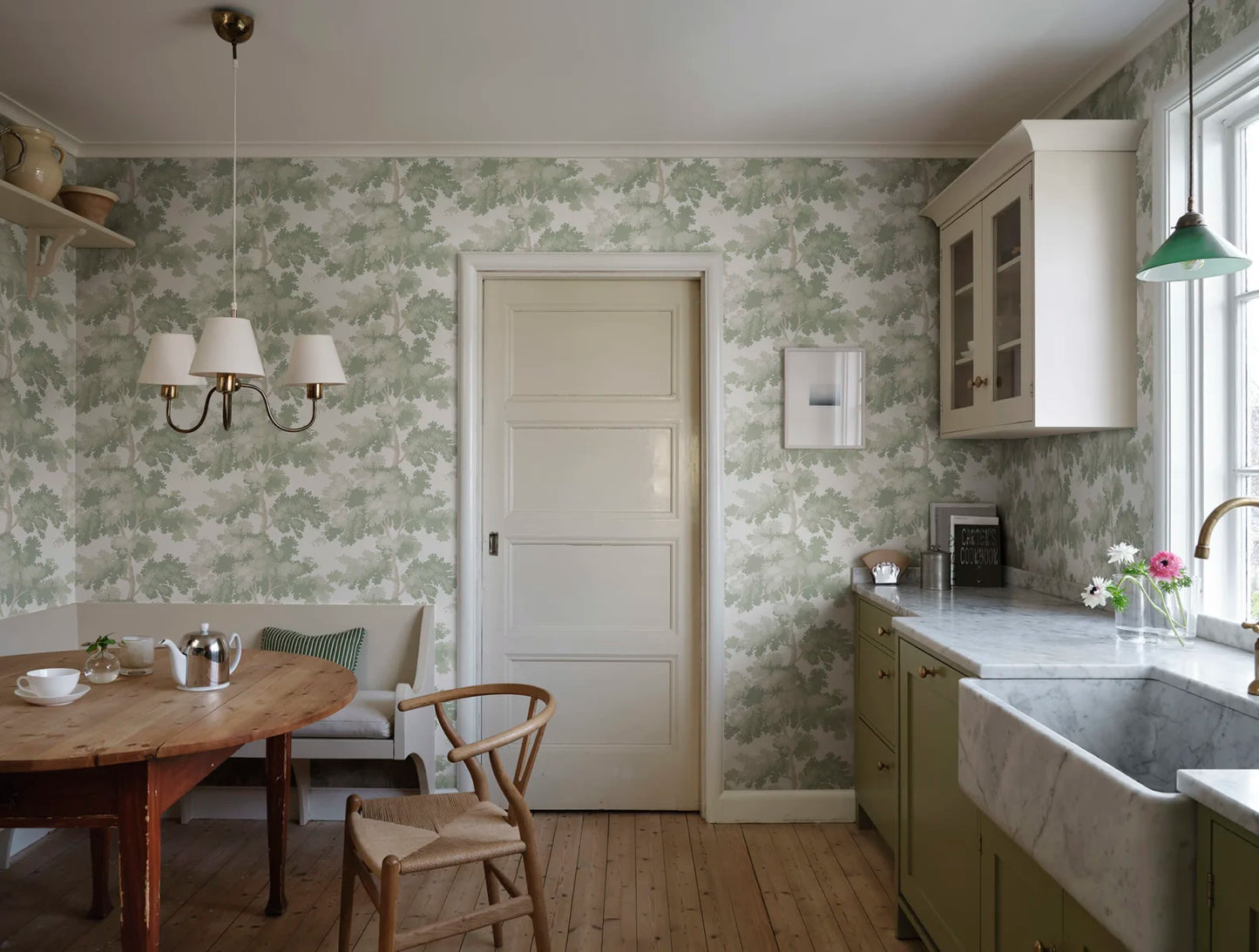 Raphael is one of our most popular wallpapers. The pattern gives you treetops in a wide range of color combinations.