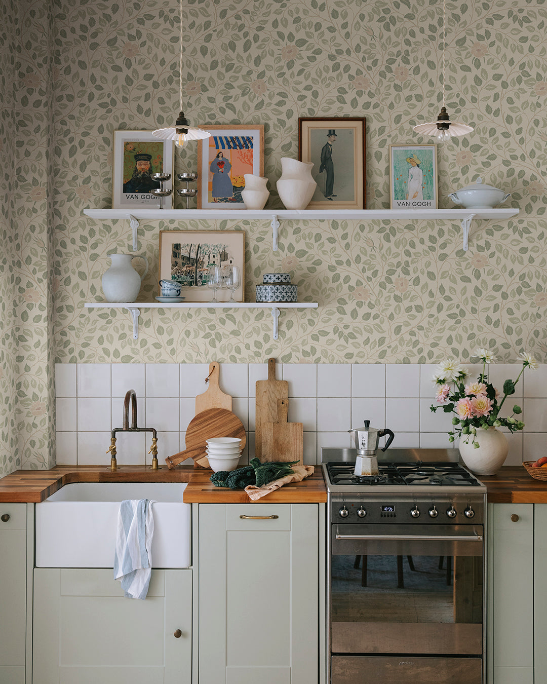 The Castle Rose wallpaper pattern is named after our Swedish royal family's summer residence, Solliden on Öland.