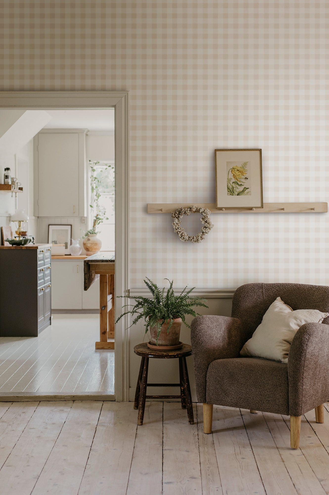A timeless checkered wallpaper pattern that adorns your room with both a contemporary feeling and classic serenity.