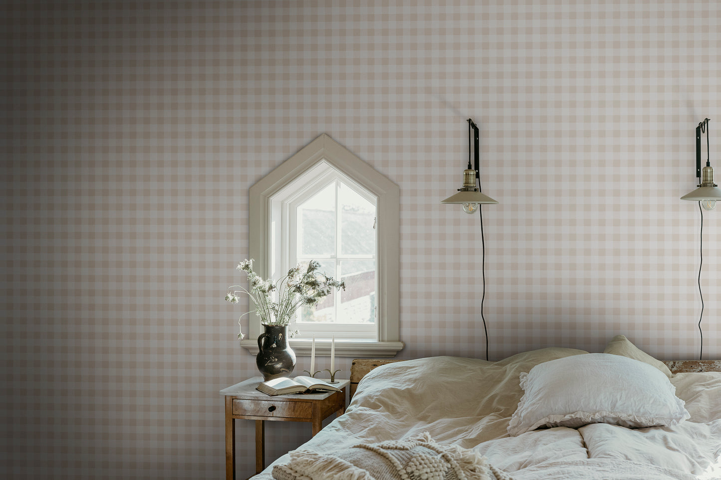 A timeless checkered wallpaper pattern that adorns your room with both a contemporary feeling and classic serenity.