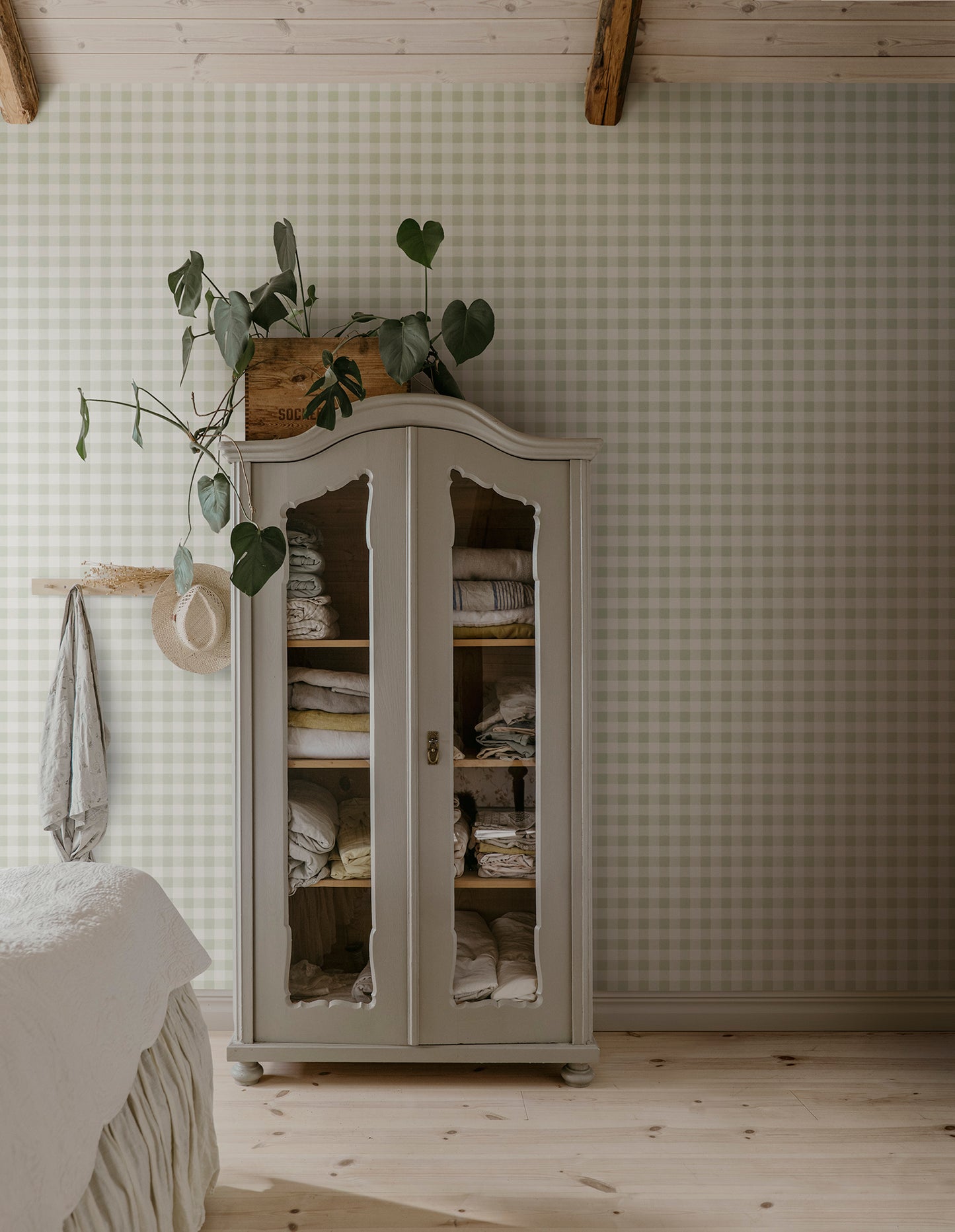 A timeless checkered wallpaper pattern that adorns your room with both a contemporary feeling and classic serenity.