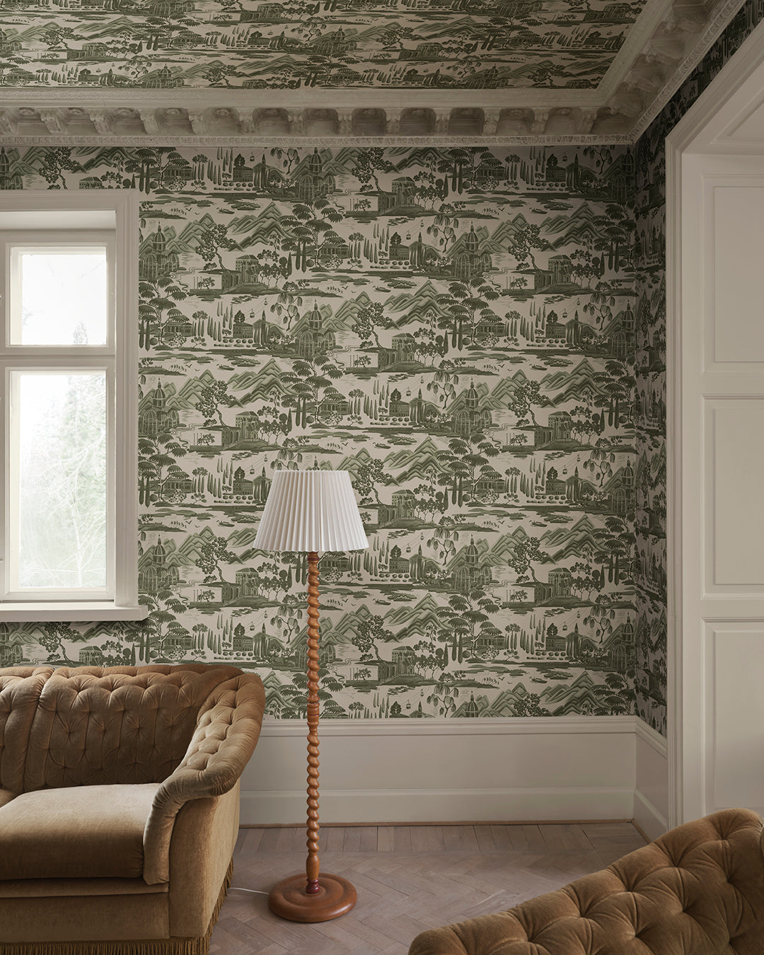 Lake Como Elegance
Experience the serene charm of Lake Como with this forest green toile depicting scenic mountains, iconic architecture, and lush foliage.