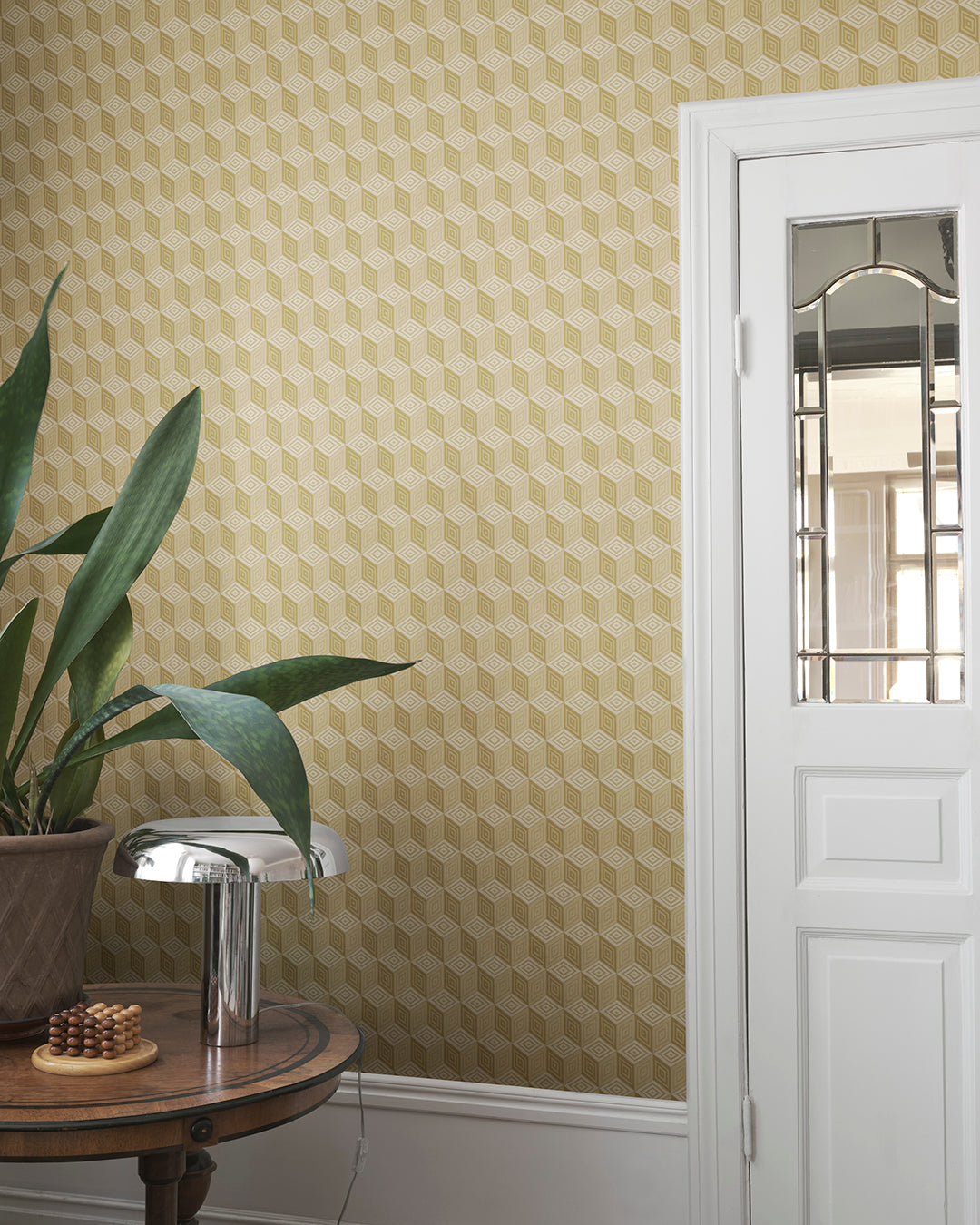 Chiara Honey offers a mesmerizing geometric pattern reminiscent of elegant silk with its honeyed hues. This luxurious wallpaper transforms any space into a sophisticated retreat, evoking the charm of Como's rich silk heritage and bringing a touch of timeless elegance to your walls.