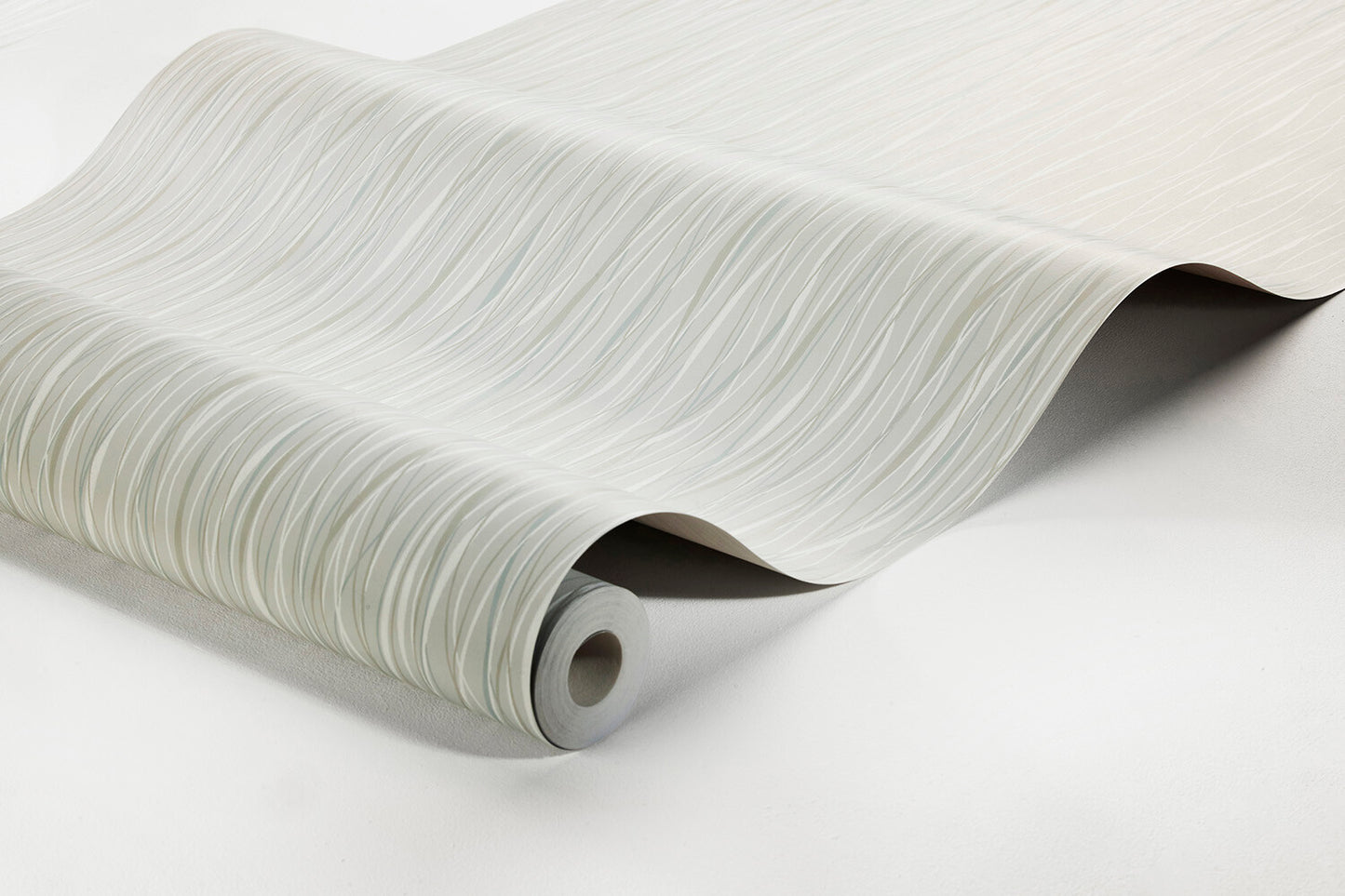 Colored with a light grey background, with gently shimmering green-blue and silver tone waves, our Ängby wallpaper features a stylish 1950’s pattern.