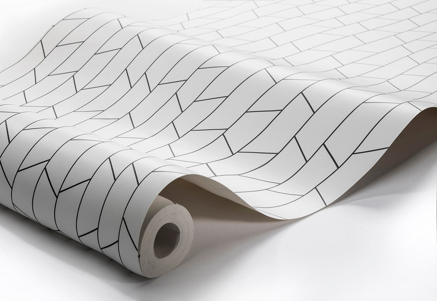 The bold simplicity of our Angle wallpaper in a black and white palette is inspired by the everyday lines seen around us, such as railings, facades, masts, and power lines.