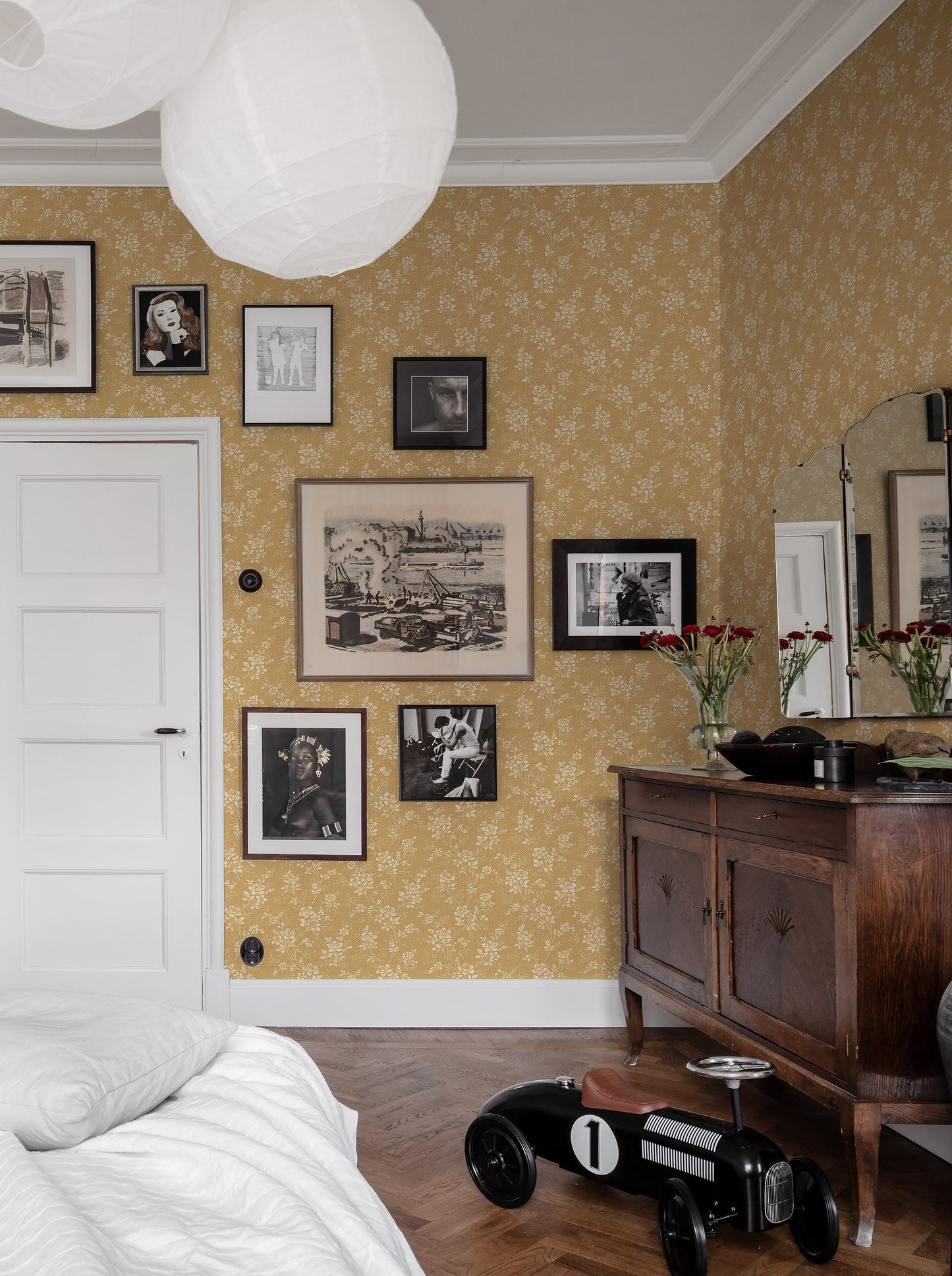 Hip Rose wallpaper is brimming with vintage elegance. Inspired by a traditional floral design of dainty wild rose blooms found in our archives