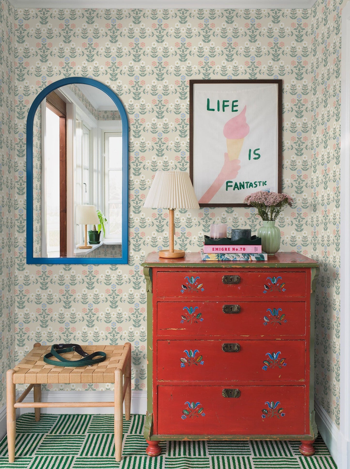 Colored in a clear and warm pastel palette of cream, pink, blue and white, our Sippor wallpaper features a bold and beautiful pattern of the flower it takes its name from.