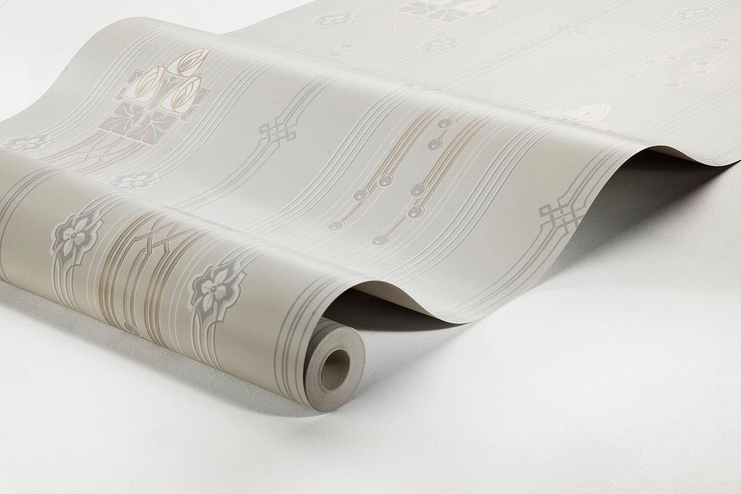 Colored in a subtle and sublime palette of grey and lilac, with subtly shimmering gold detailing, our Villastan wallpaper is effortlessly elegant and on-trend.