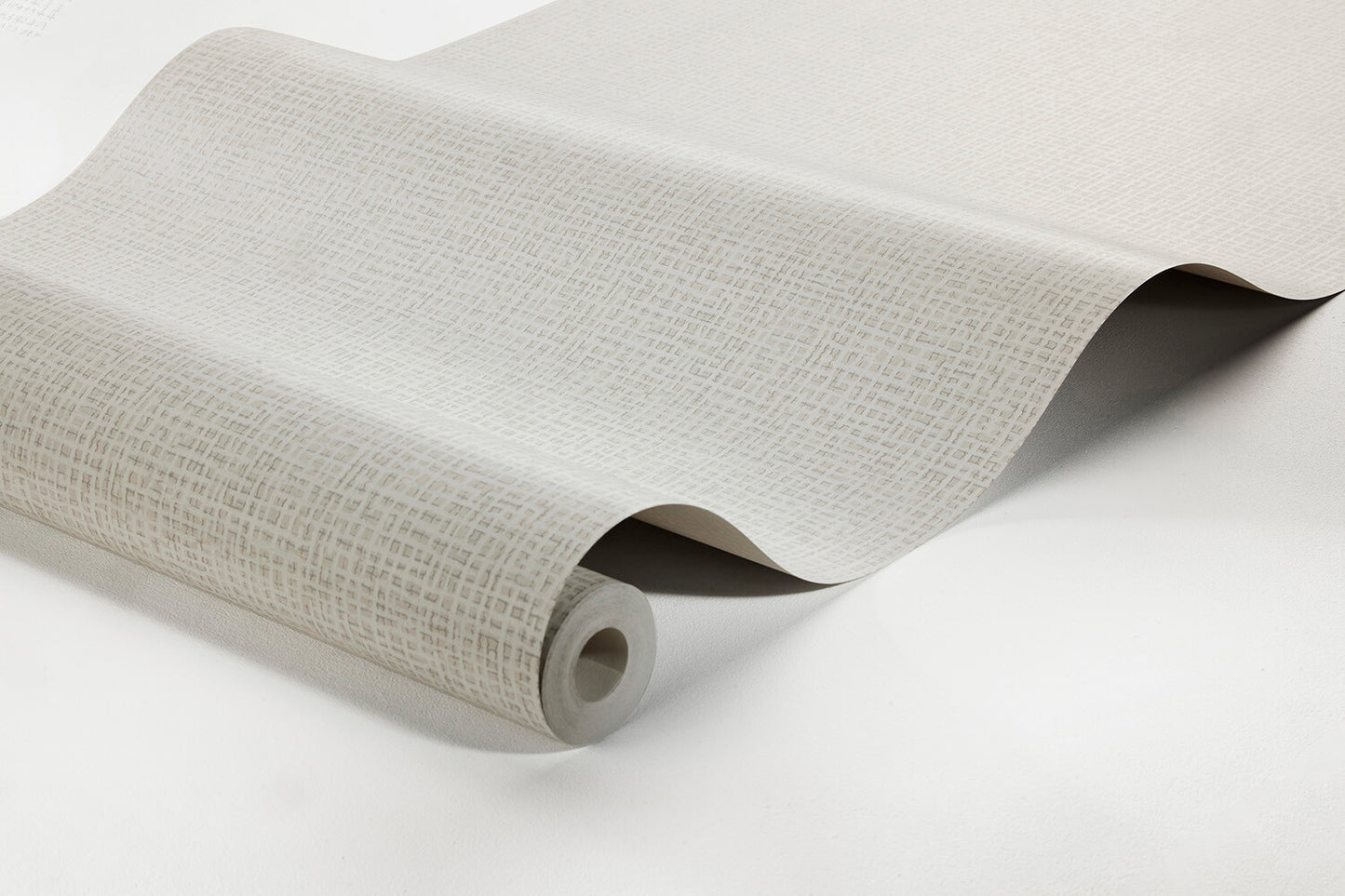 Colored in a tone-on-tone beige, our Vivalla wallpaper oozes 1970s style and warmth.