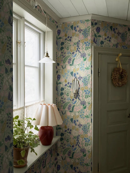  This version of our Herbarium wallpaper is bursting with color. 