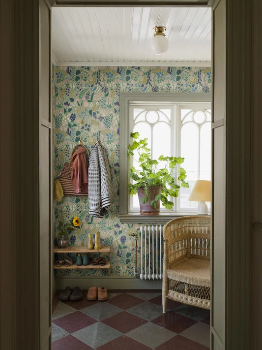  This version of our Herbarium wallpaper is bursting with color. 