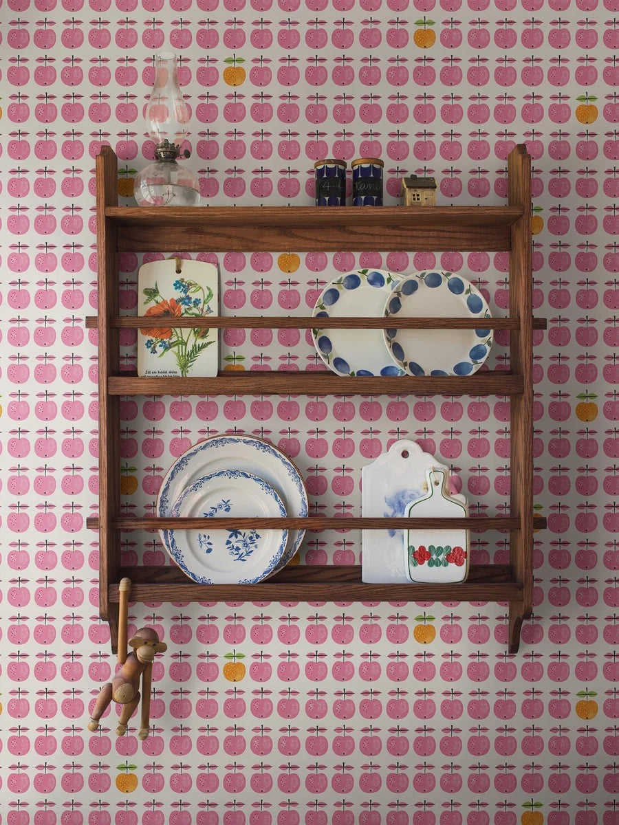 The design from Stig Lindberg’s much-loved 1960’s porcelain series now adorns our Pall wallpaper. 