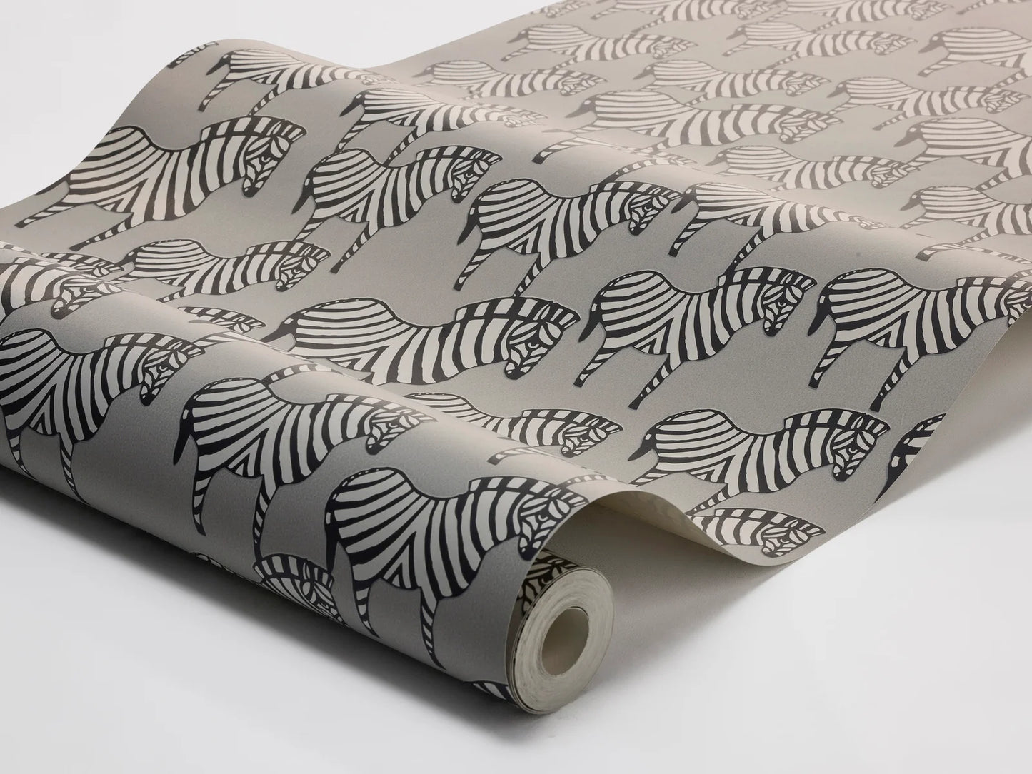 For lovers of pure monochrome design, our Zebra wallpaper keeps Lisa Larson’s 1957 classic ceramic ornament true to its essence.