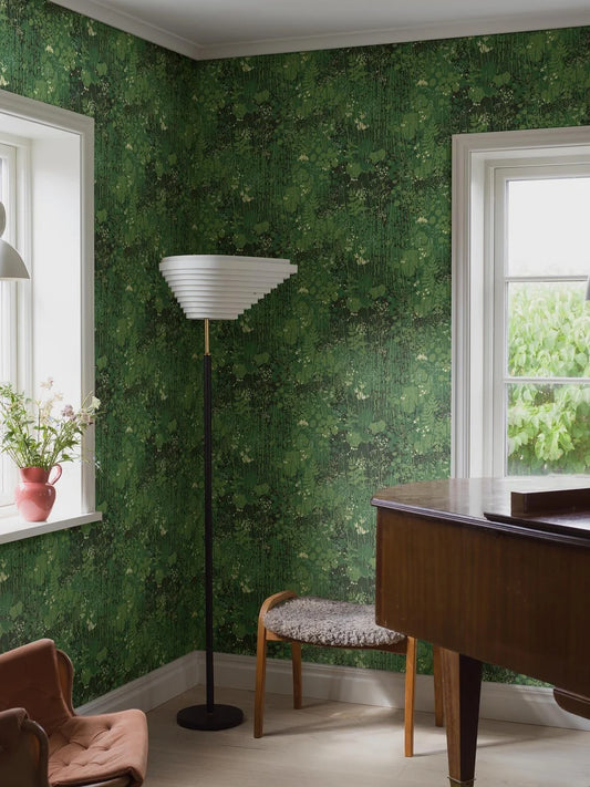 Capturing a lush green verge, our Dikesren wallpaper is a vibrant tribute to nature’s beauty. Originally created for textile in 1944, this iconic design by Arne Jacobsen features ferns, forget-me-nots, and wildflowers on deep green ground.