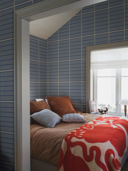  This Alvar Aalto 14/6 wallpaper features a strict, brick-inspired pattern of 14 squares across and 6 down. 