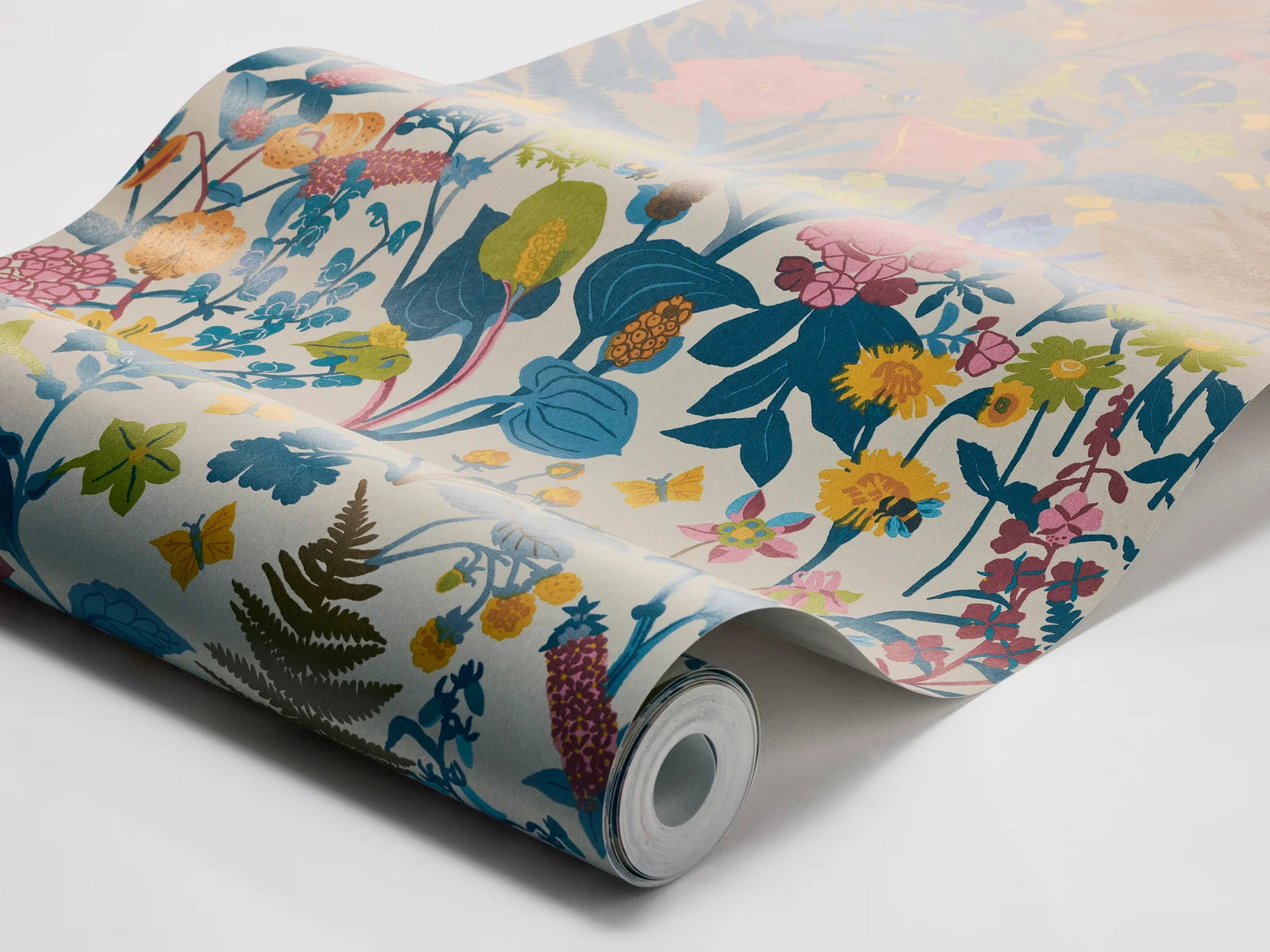 In a light multi-colored palette with a soft linen background, this version of our Stugrabatt wallpaper bursts with lush greenery and vibrant blooms.
