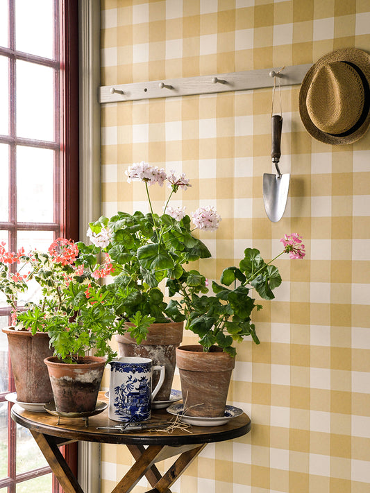 The inspiration to Picnic wallpaper comes from the traditional plain-woven checked fabrics called Gingham in English, or Toile de Vichy in French.
