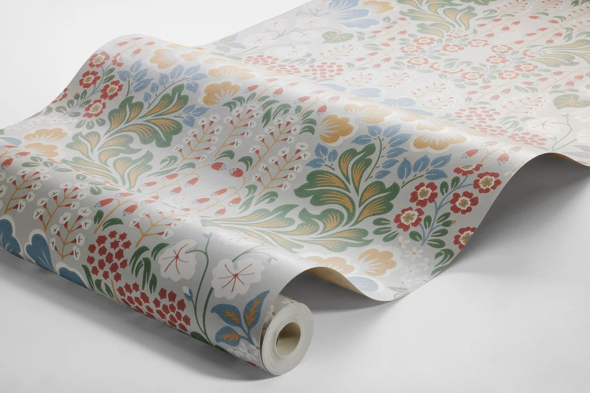 Colored in light and optimistic tones of green, yellow, blue, red, and white on a soft and warm grey background, our Blomstervall wallpaper is instantly calming.