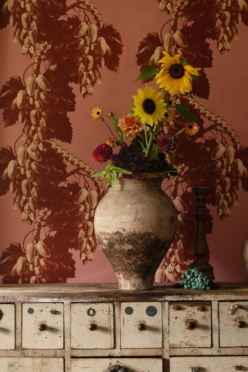 A wallpaper pattern that combines classic elegance with a lighthearted, imaginative twist.
Design: Lisa Bengtsson