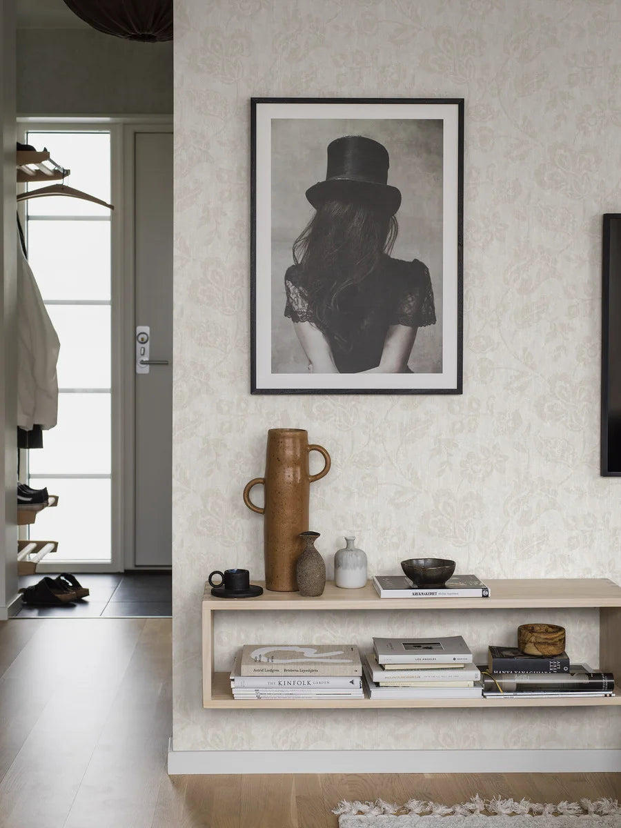  Colored in a warm white palette with a subtle and elegant touch of shimmer, our Cornelia wallpaper works wonderfully with modern and traditional interiors alike. 