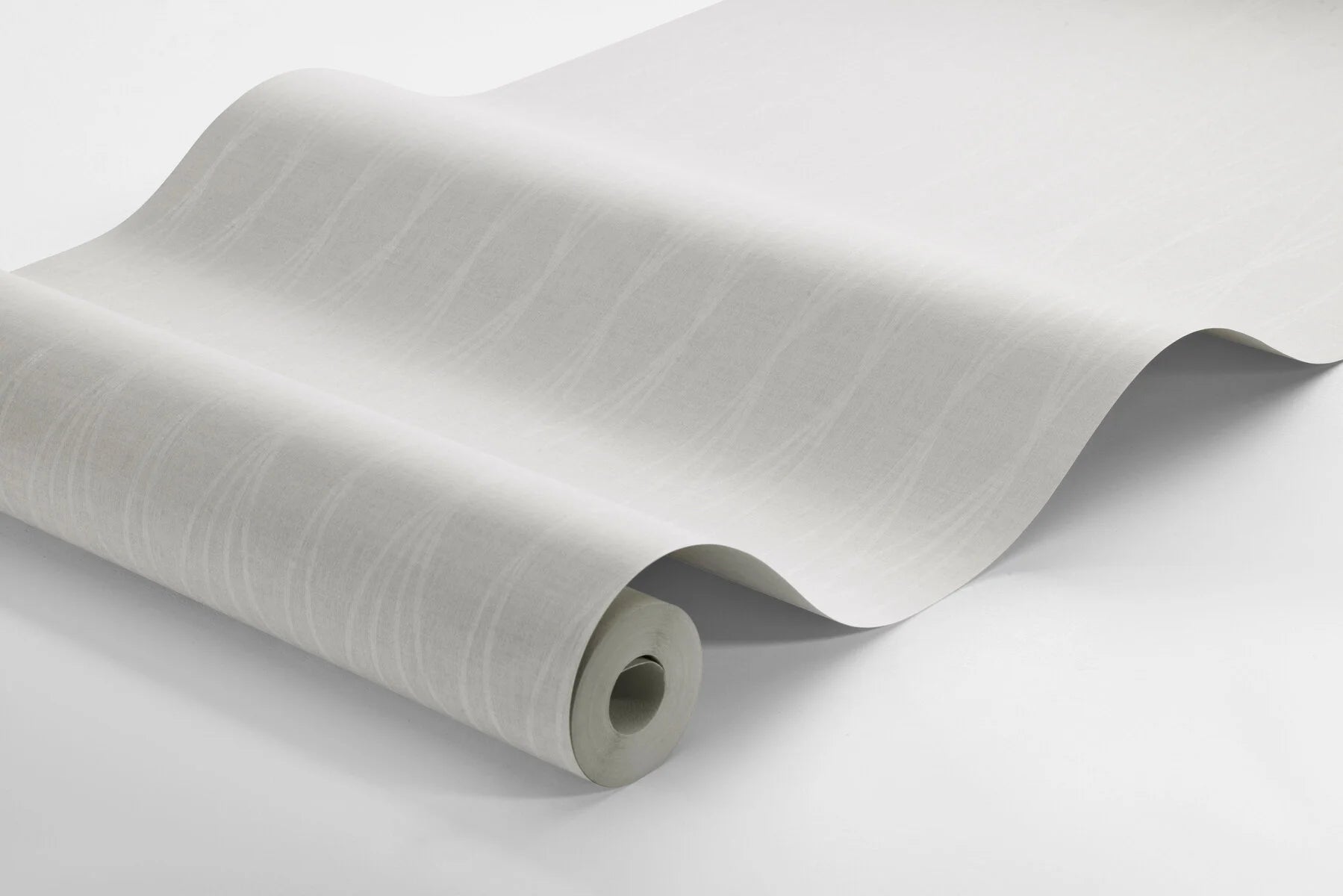 Colored in a neutral tone-on-tone palette, our Angela wallpaper is brimming with calm and harmonious expression. 