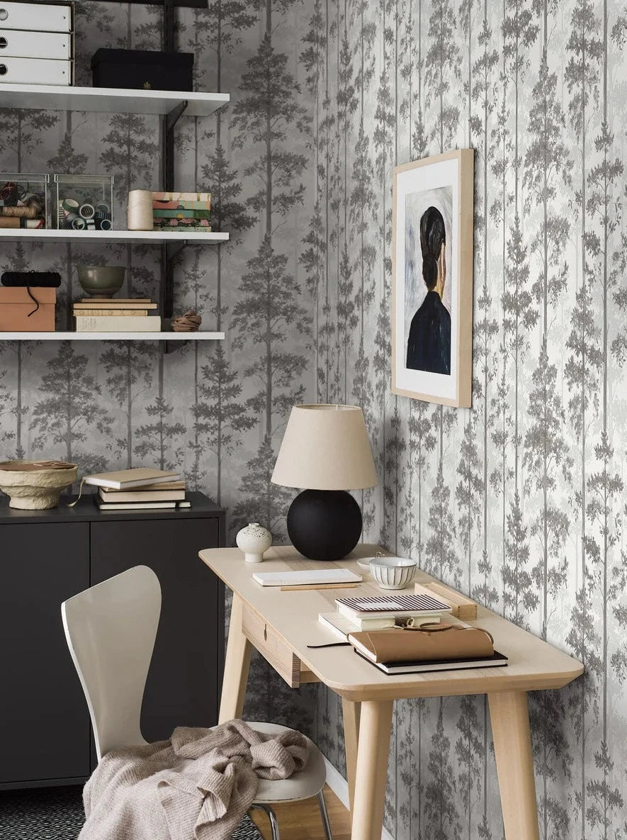 Colored in a subtle yet eye-catching black and white color scheme, our Ronja wallpaper oozes Scandinavian style and calm character. 
