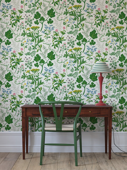 Deep in the forest, in sunny clearings and open meadows, they thrive – the wildflowers that define our Swedish landscape. Now they’ve been gathered on the surface of the wallpaper, like an eternal summer meadow to bring into your home.