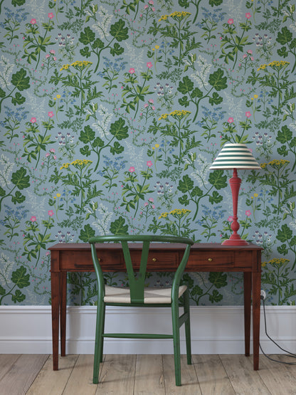 Deep in the forest, in sunny clearings and open meadows, they thrive – the wildflowers that define our Swedish landscape. Now they’ve been gathered on the surface of the wallpaper, like an eternal summer meadow to bring into your home.