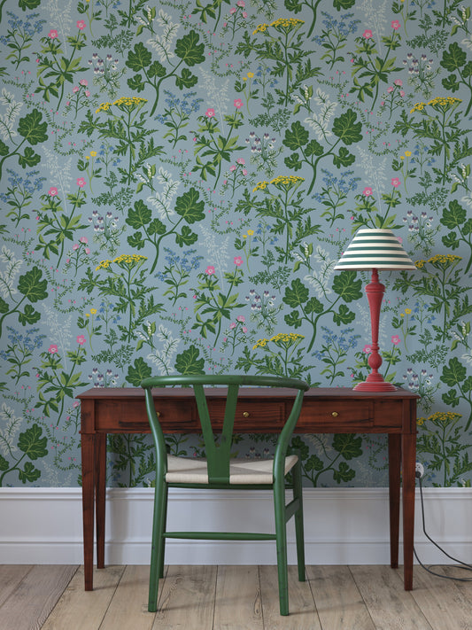 Deep in the forest, in sunny clearings and open meadows, they thrive – the wildflowers that define our Swedish landscape. Now they’ve been gathered on the surface of the wallpaper, like an eternal summer meadow to bring into your home.
