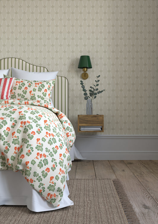 Our beautiful Hedvig is both an organic and graphic wallpaper pattern. 