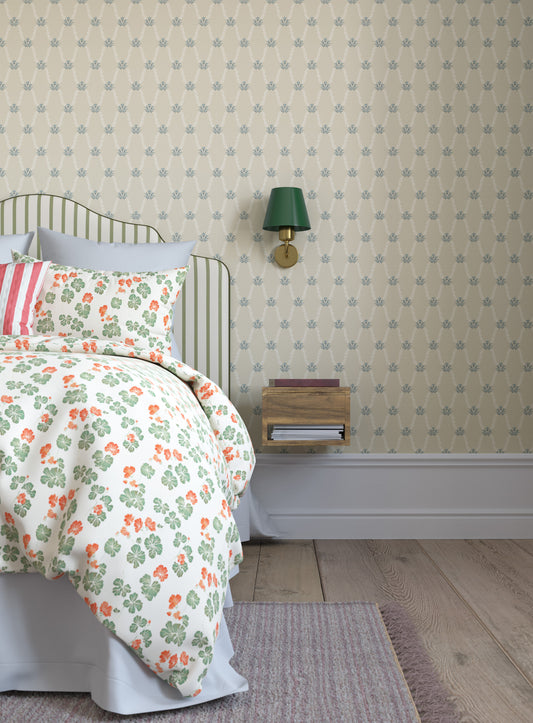 Our beautiful Hedvig is both an organic and graphic wallpaper pattern. 