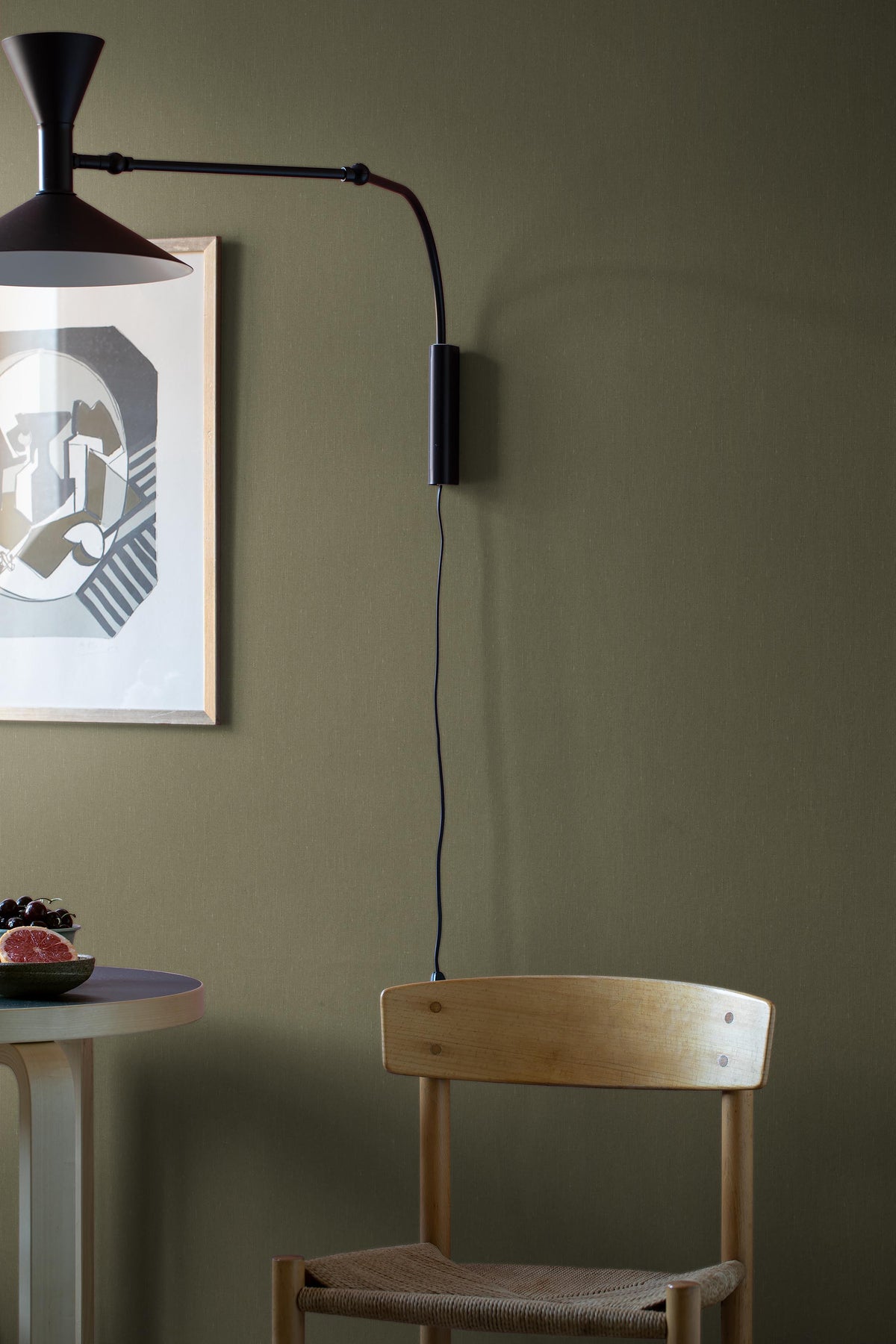 Deep Olive comes in a deep, muted olive-green shade that gives the room a calm, earthy feel. The subtle linen texture brings the Solid color wallpaper to life and adds a soft, sophisticated character.