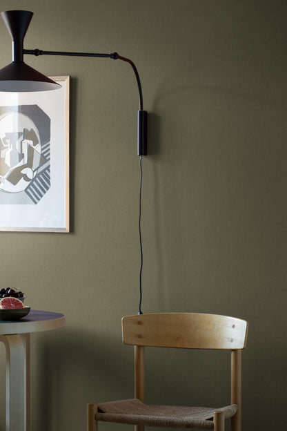 Deep Olive comes in a deep, muted olive-green shade that gives the room a calm, earthy feel. The subtle linen texture brings the Solid color wallpaper to life and adds a soft, sophisticated character.