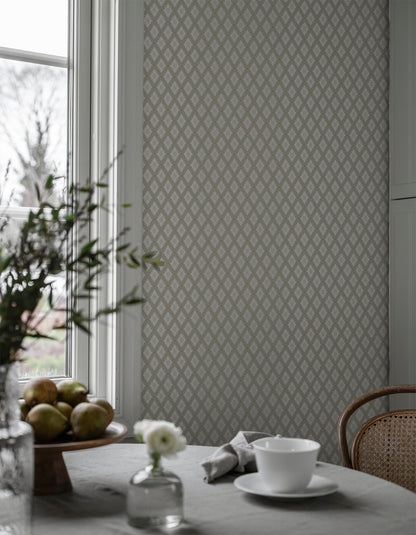 Our new wallpaper Selma is the younger sister of the popular Astrid.
