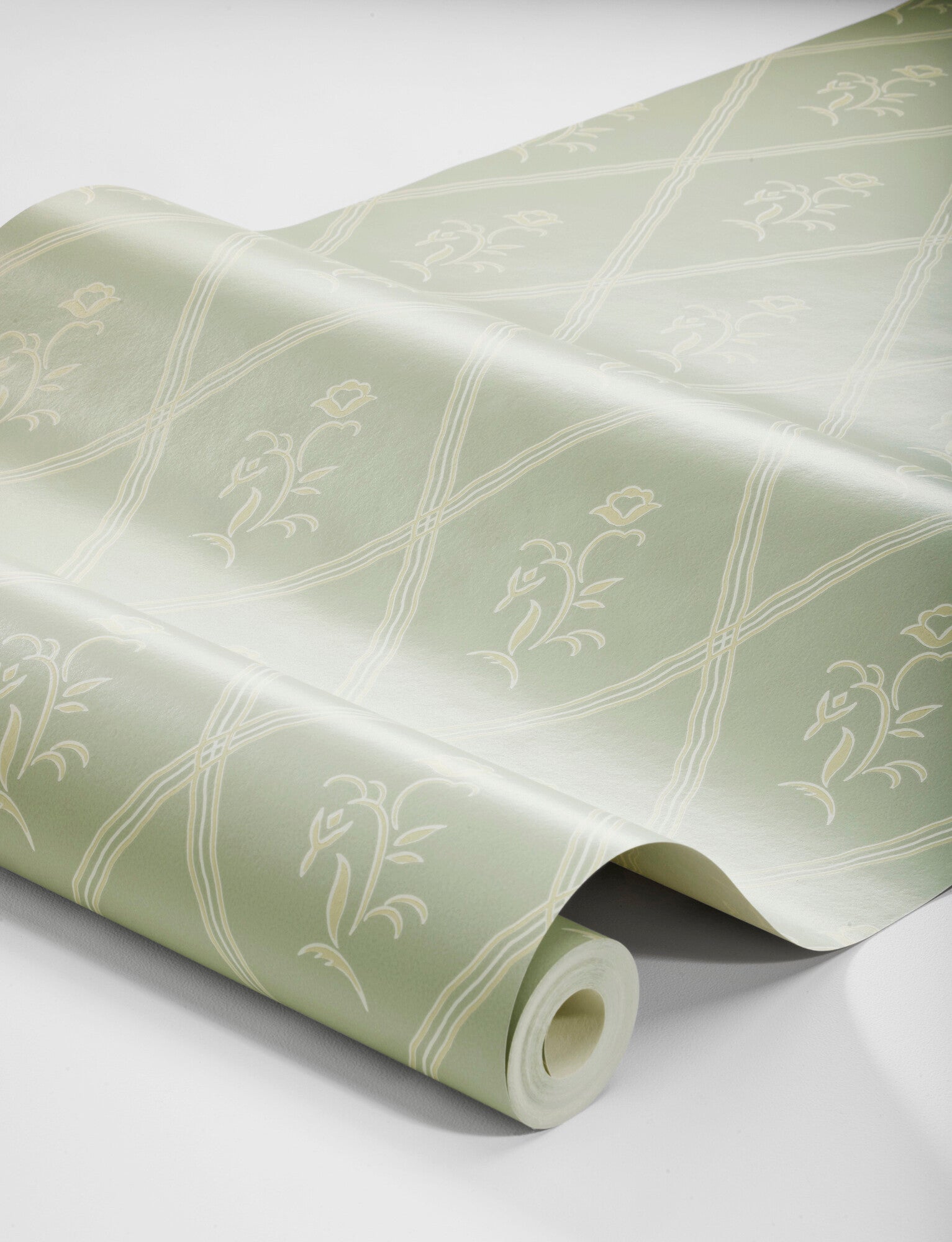 Soothing and tranquil, our Signe wallpaper is set on a linden green background with yellow-green detailing.
