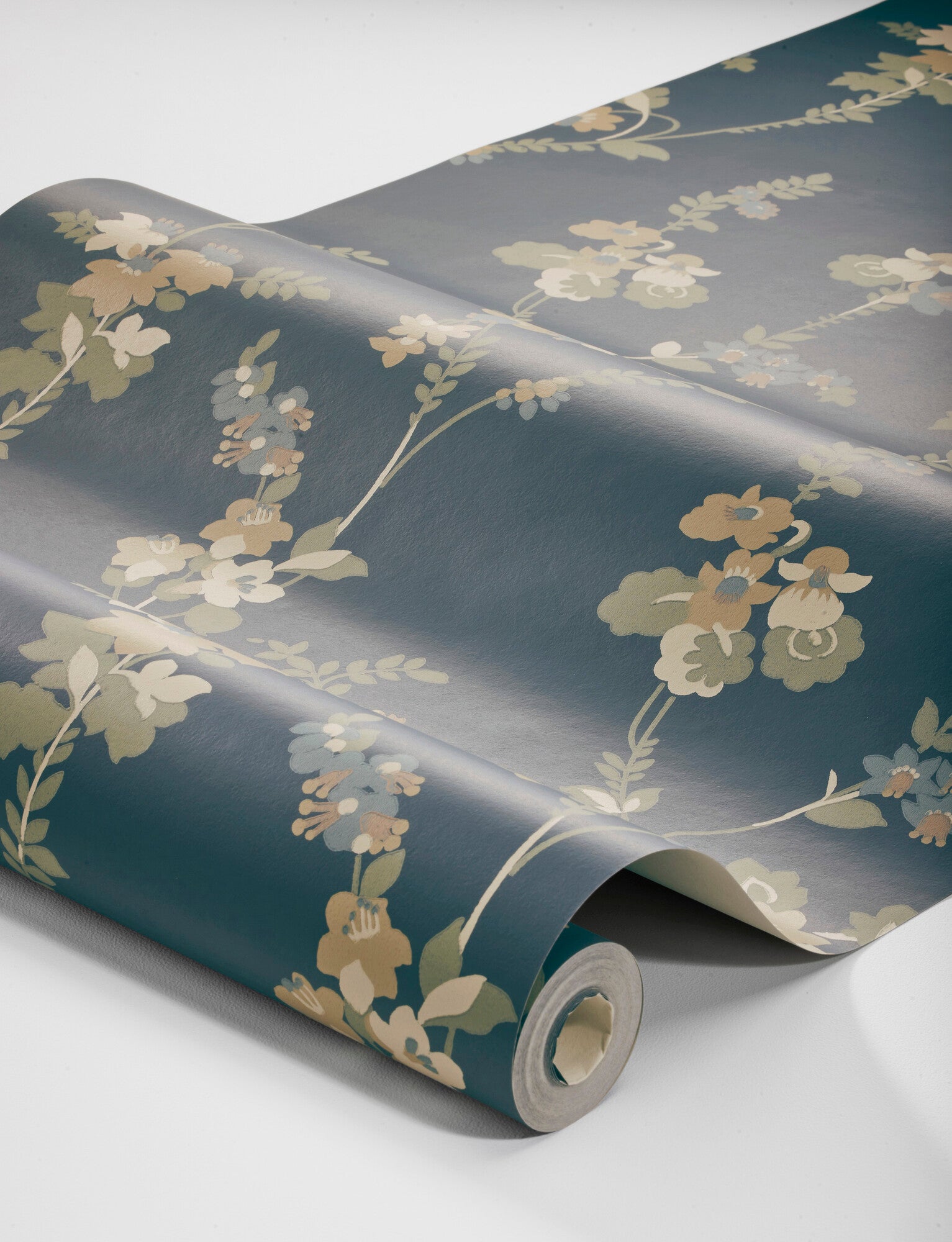 Transform your space with our Vera wallpaper on a dark blue background and yellow-beige and lime-green detailing. 