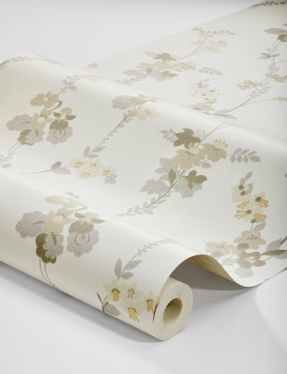 Colored in a muted scheme of grey and beige tones with hints of shimmering gold on an eggshell background, our Vera wallpaper is brimming with understated elegance.