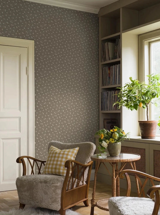 Indulge in the subtle beauty of our Myrten wallpaper in a tone-on-tone dark khaki green and olive-green palette.