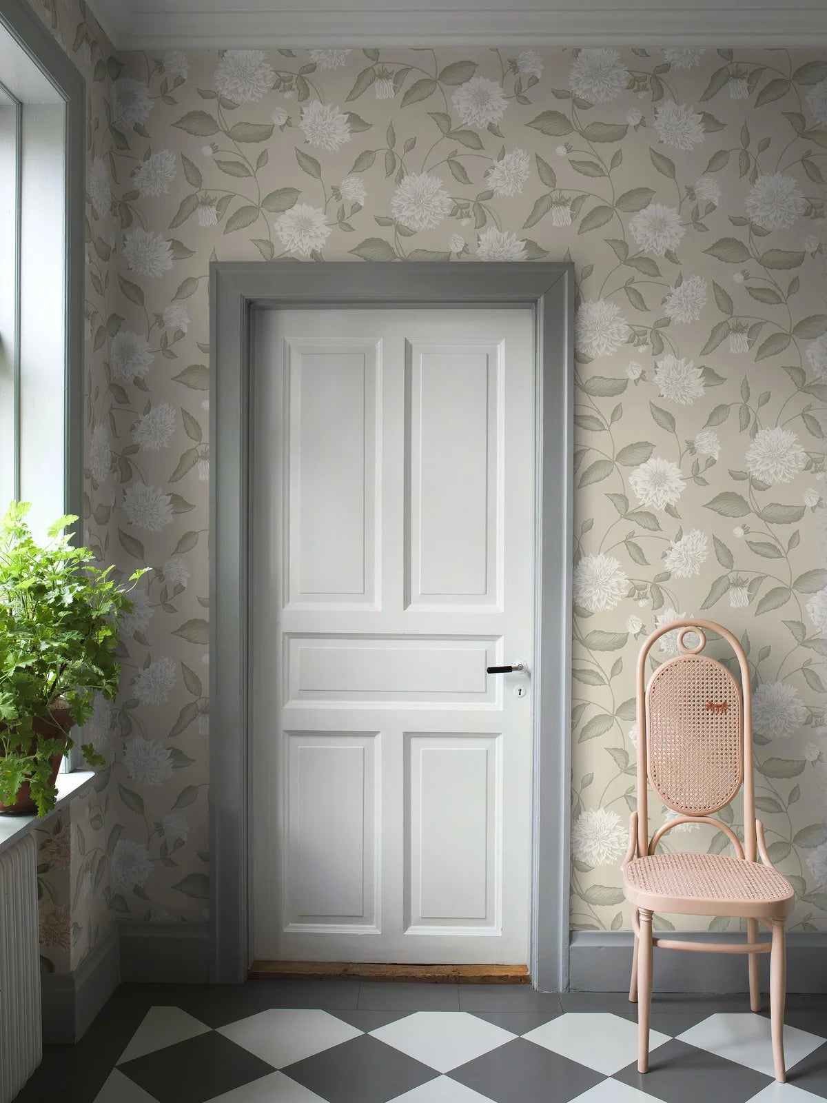 Embrace the timeless beauty of our Dahliadröm wallpaper in a lovely palette of ivory and green on a warm beige background. 