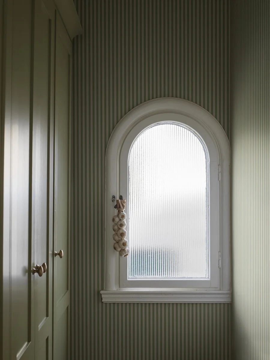 Mölle Stripe is a striped wallpaper inspired by the classic Swedish seaside town of Mölle in Skåne – known for its free-spirited bathing culture at the turn of the 20th century.