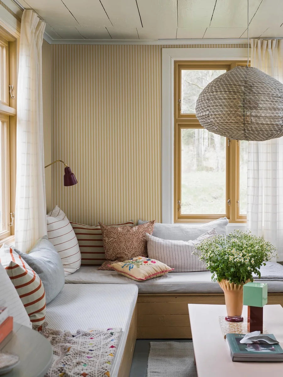 Mölle Stripe is a striped wallpaper inspired by the classic Swedish seaside town of Mölle in Skåne – known for its free-spirited bathing culture at the turn of the 20th century.