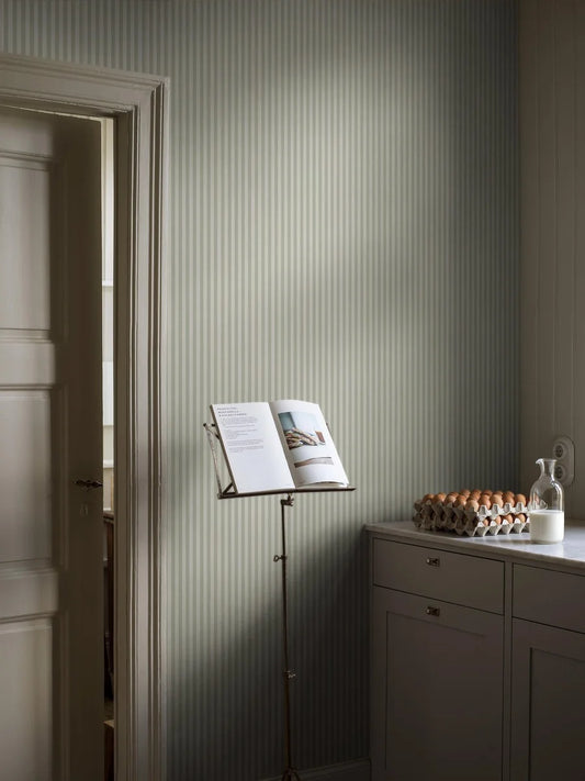  Mölle Stripe is a striped wallpaper inspired by the classic Swedish seaside town of Mölle in Skåne – known for its free-spirited bathing culture at the turn of the 20th century. 