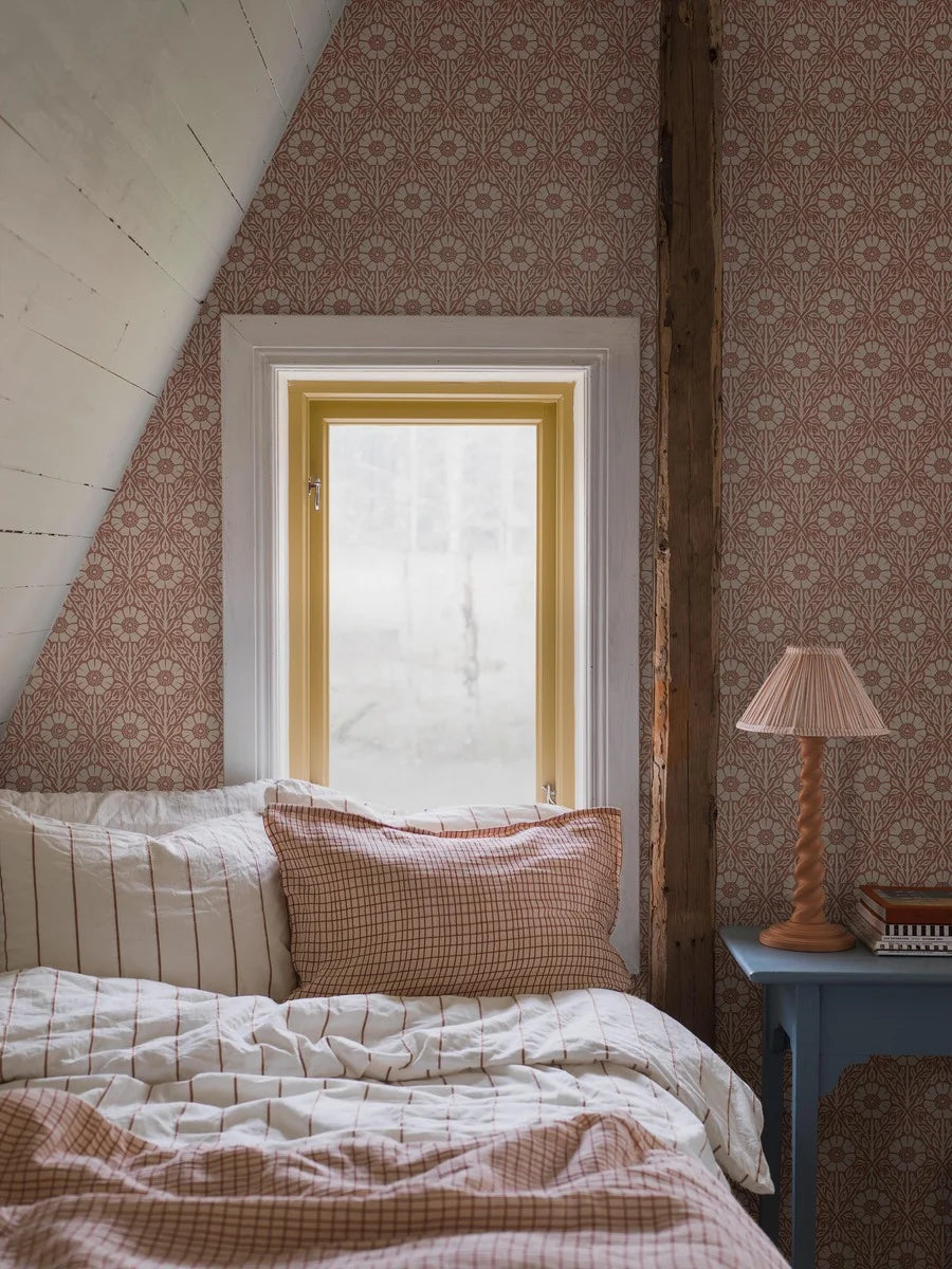 Colored in soft warm terracotta red hues with cosy white accents, our Nyponros wallpaper adds a harmonious and inviting feel to any space.