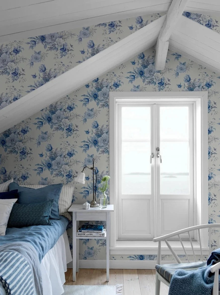 Cast on a pristine white base, this wallpaper features delicate porcelain blue flowers reminiscent of the hand-painted Chinese porcelain that has been a classic symbol of elegance and sophistication since the 17th century